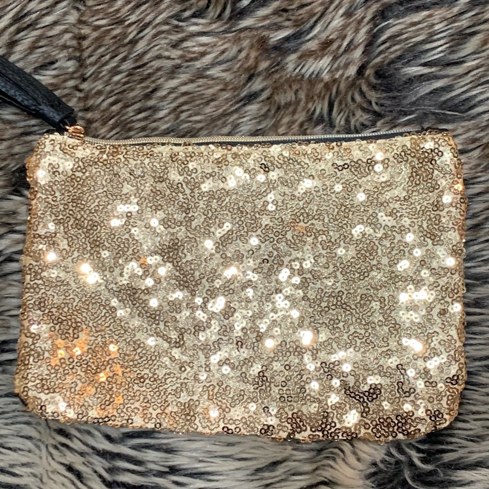 Ipsy Glam Bag December 2018
Gold Sequined Bag